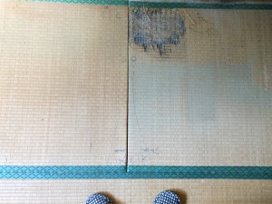 表替え前の畳の隙間