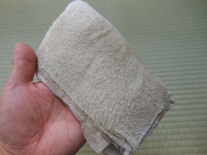 畳表を拭いたタオル