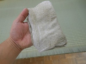 畳表を拭いたタオル