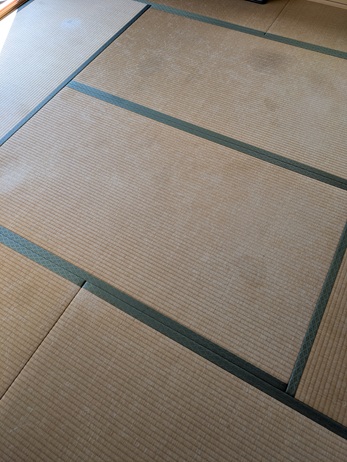 入れ替え前の古い畳