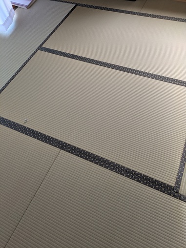 新畳に入れ替えた和室