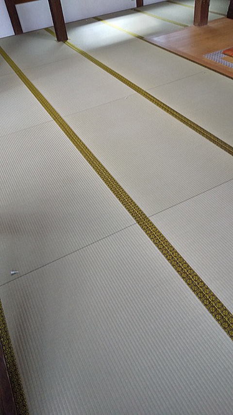 奈良県香芝市でお寺の本堂へ新畳納品