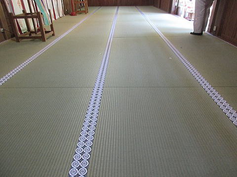 丹生川上神社下社の新畳入れ替え